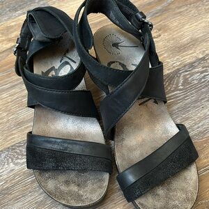 OTBT ladies sandals heels black size 7.5 M
